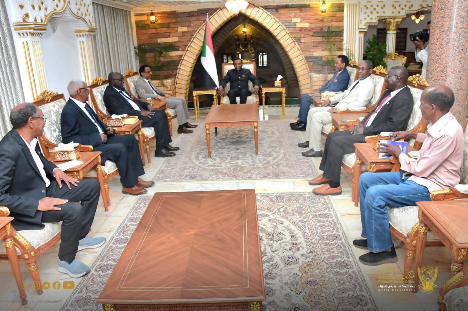 لقاء رئيس الوزراء لقاء رئيس الوزراء